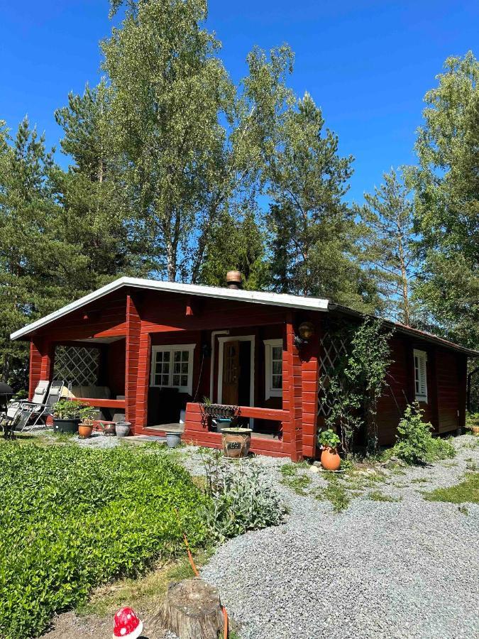 Near Kapellskaer Port - A Cosy Cottage In Norrtaelje Exterior photo