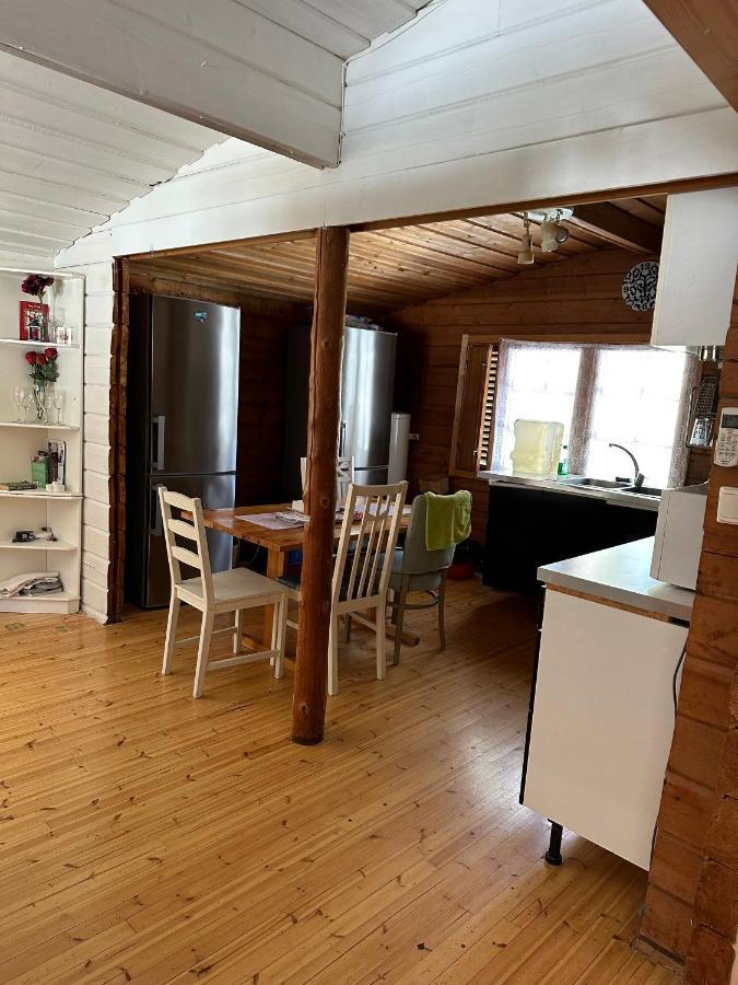 Near Kapellskaer Port - A Cosy Cottage In Norrtaelje Exterior photo